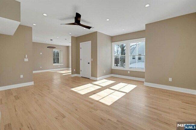 Building Photo - 49 Park Ave