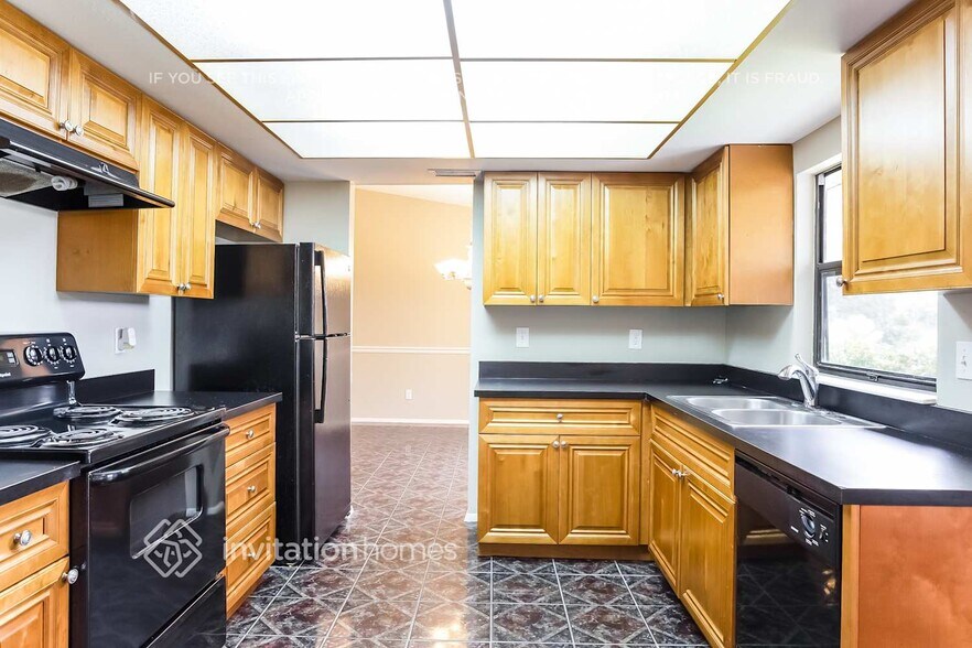 Building Photo - 1040 Grandview Cir