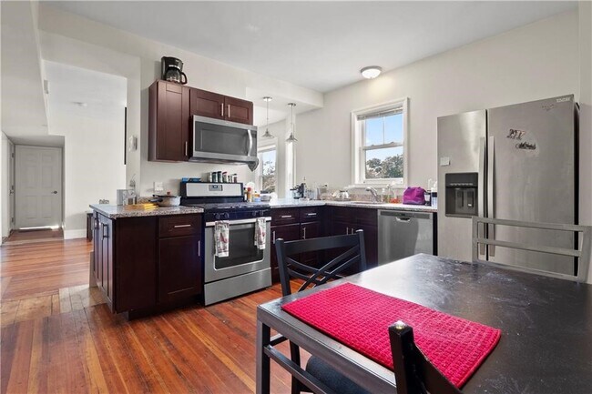 Building Photo - 171 Prospect St