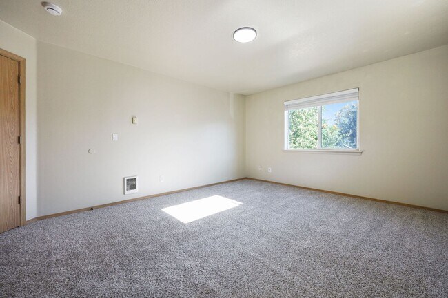 Building Photo - 4bed/2.5 Bathroom house - SE Portland