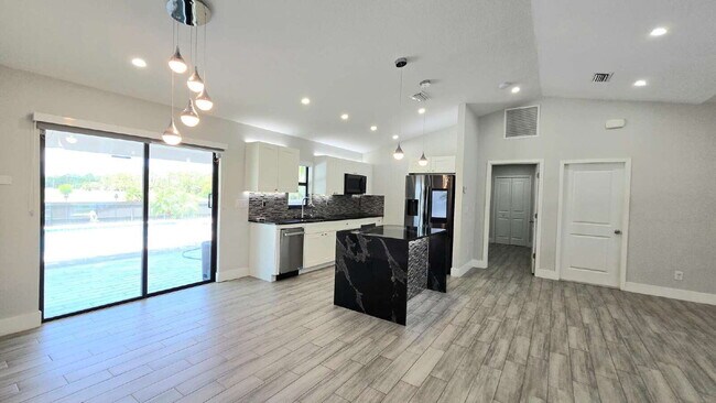 Building Photo - 4020 NW 41st Pl