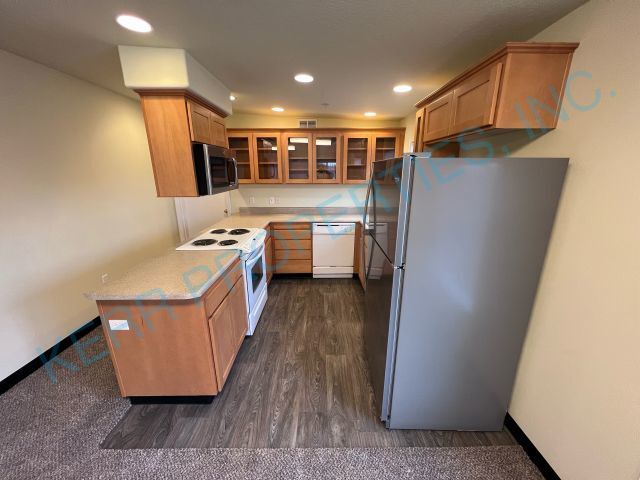 Building Photo - 919 SE 44th Ave