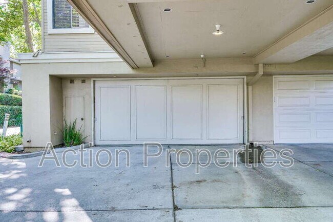 Building Photo - 947 La Mesa Terrace
