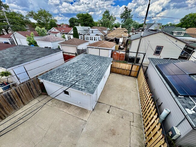 Building Photo - 2047 N Lavergne Ave