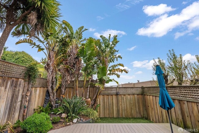 Building Photo - 112 Baden St