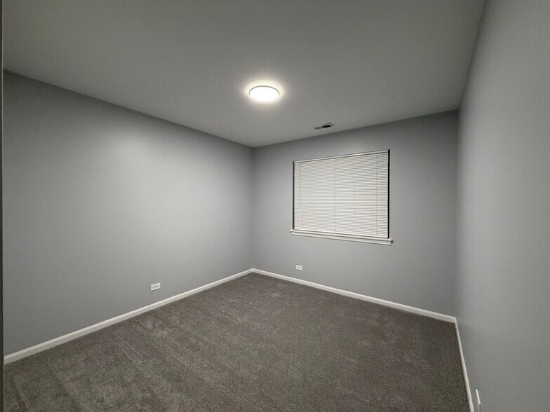 Building Photo - 743 Sterling Ct