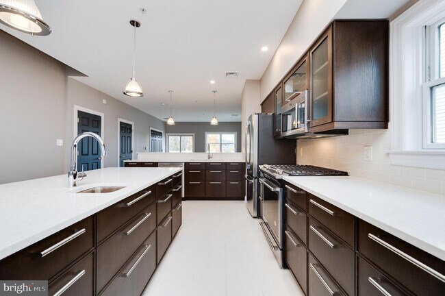 Building Photo - 1020 Penn St