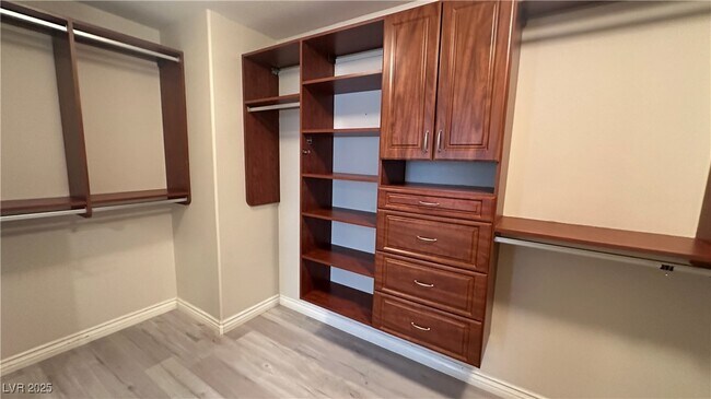 Building Photo - 5273 Candlespice Way