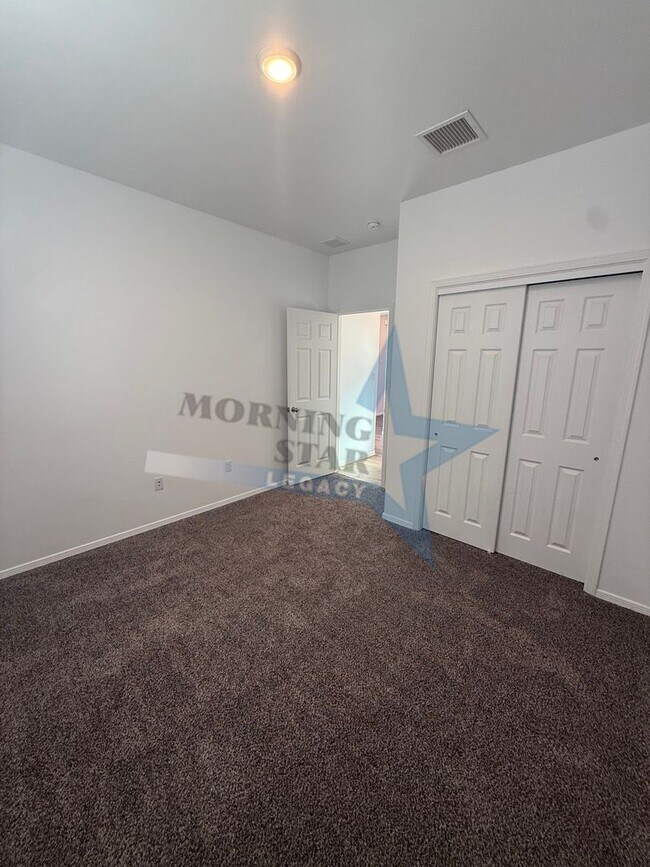 Building Photo - Newer Construction - Move in Ready!