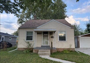 Building Photo - Charming 3 bedroom bungalow freshly updated