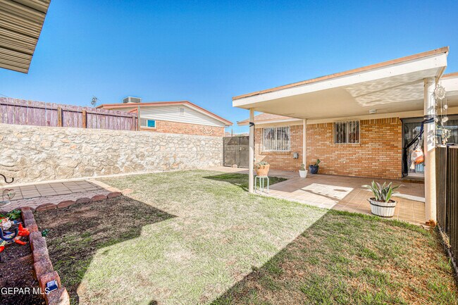 Building Photo - 4640 Ambassador Dr