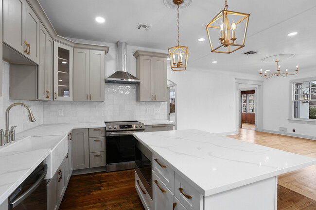 Kitchen with stainless appliances - 3801 Nashville Ave