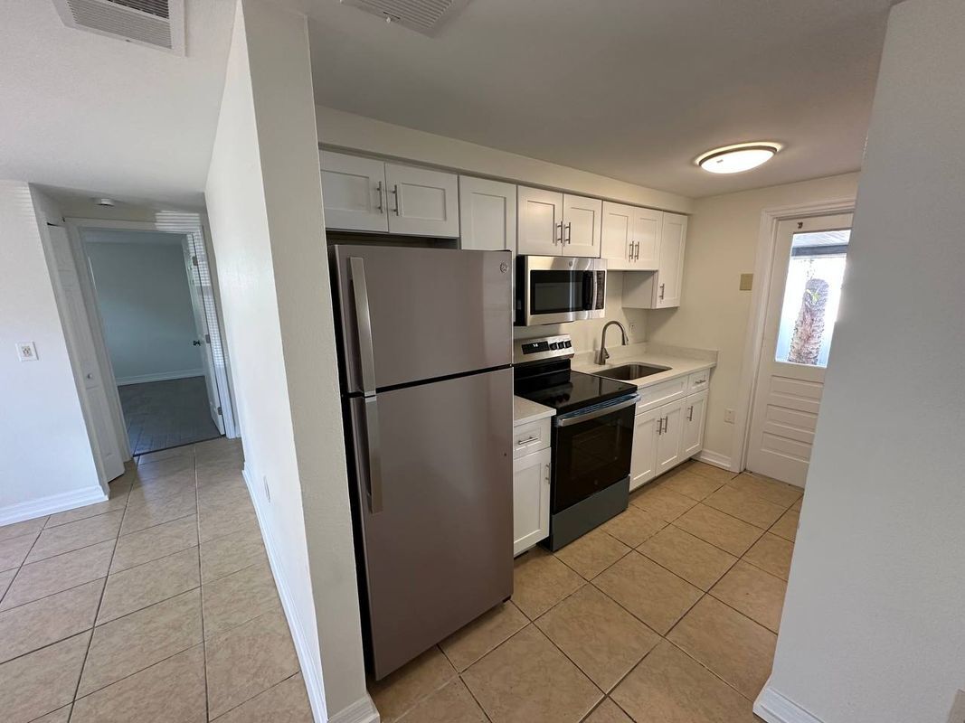 Building Photo - 445 90th Ave N