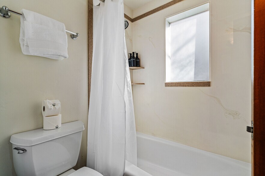 Building Photo - 1488 Park Ave