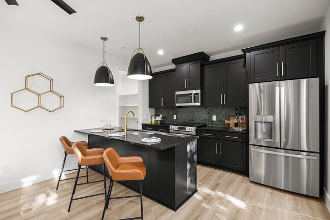 Building Photo - 4611 Dewberry St