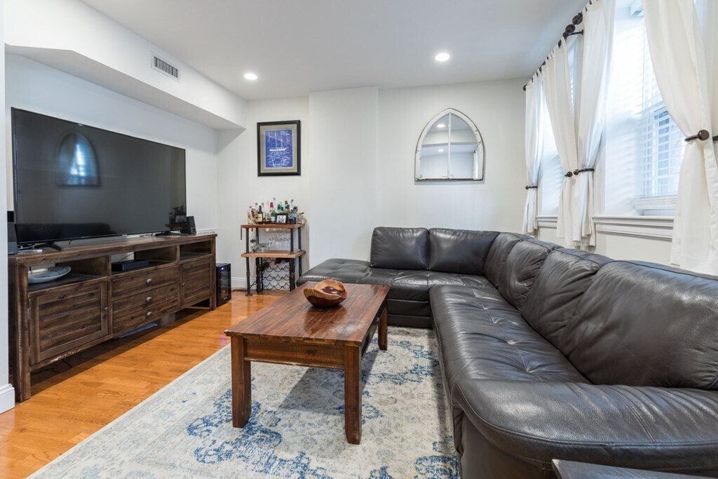 Building Photo - 19 Garrison St