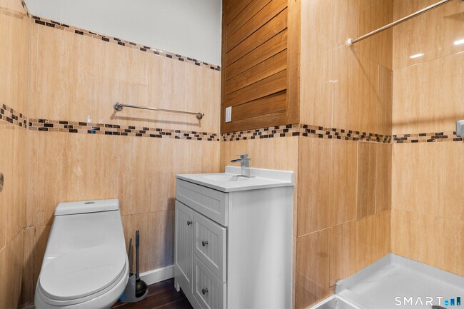 Building Photo - 394 Gregory St