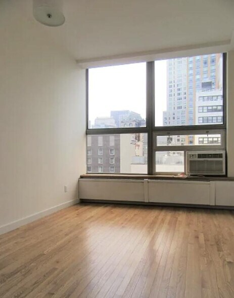 Building Photo - 102 Fulton St