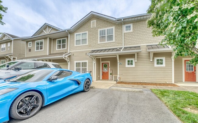 Primary Photo - Fletcher condo, 2 bedrooms/2 Bathrooms wit...