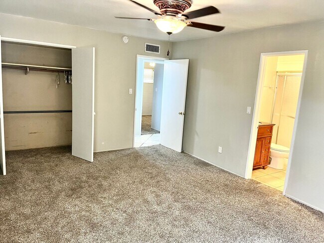 Building Photo - 4 Bedroom Single Family Home in Phoenix