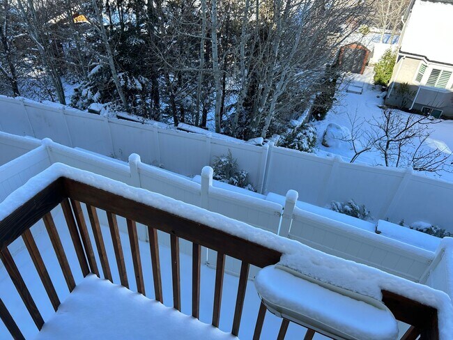 Building Photo - Great 2 Bed 2.5 Bath Draper Bench Condo