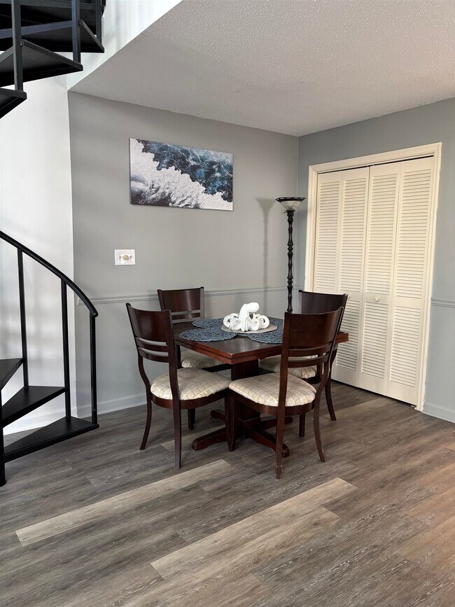 Building Photo - 3700 Golf Colony Ln