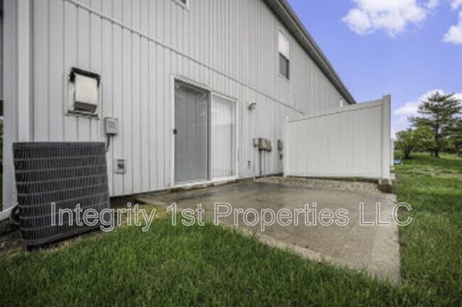 Building Photo - 8887 N Helena Ave