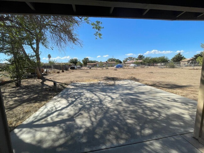 Building Photo - Hesperia-Refurbished- 3 Bedrooms, 2 Bathro...