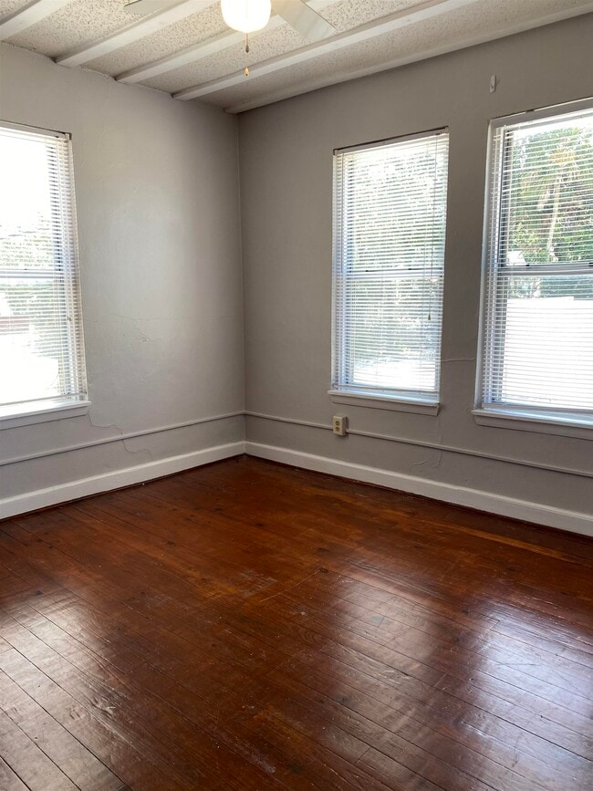 Building Photo - 147 Riberia St