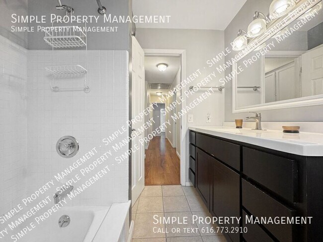 Building Photo - 5352 Queensbury Dr SE