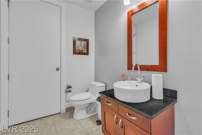 Building Photo - 4525 Dean Martin Dr