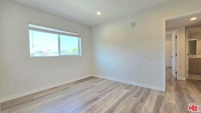 Building Photo - 8532 Cashio St