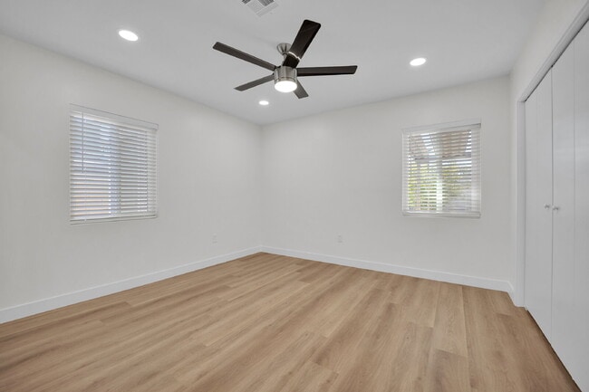 Building Photo - SIGN YOUR LEASE BY 12.31.25 AND RECEIVE THE FIRST 2 WEEKS RENT FREE!! Beautifully updated 3-bedro...