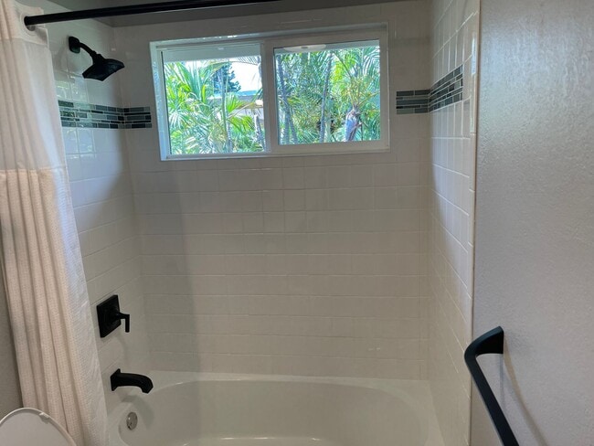 Building Photo - 2745 Puu Hoolai St