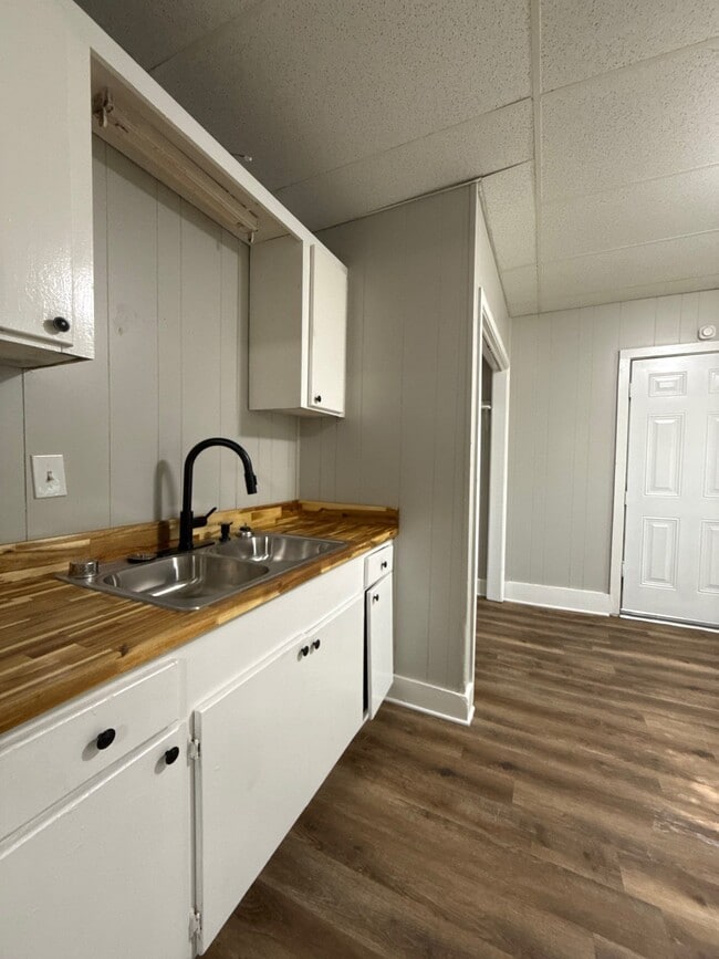 Building Photo - 808 Tyus St