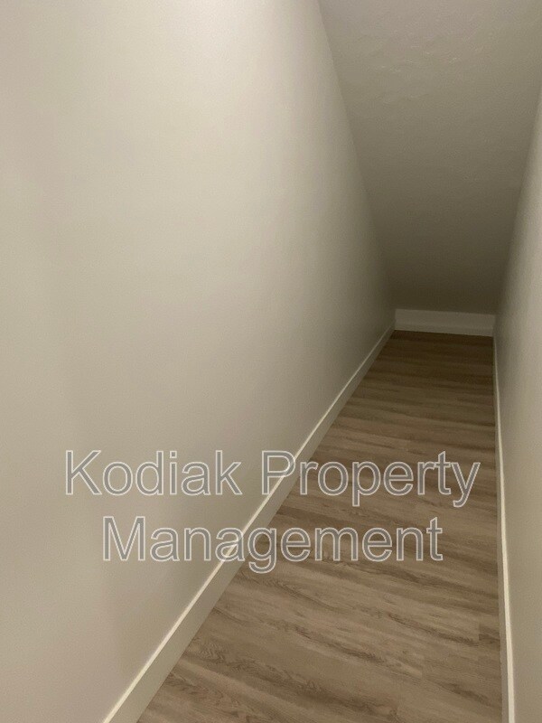 Building Photo - 1087 N 1840 W