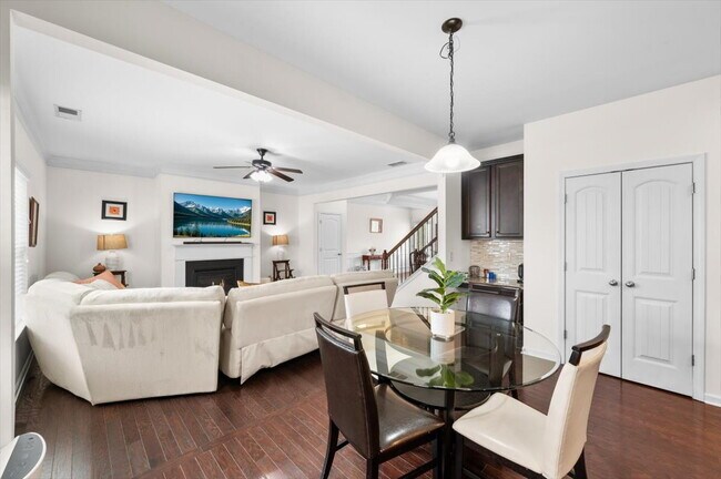 Building Photo - Furnished or Unfurnished spacious two story traditional conveniently located and ready now!