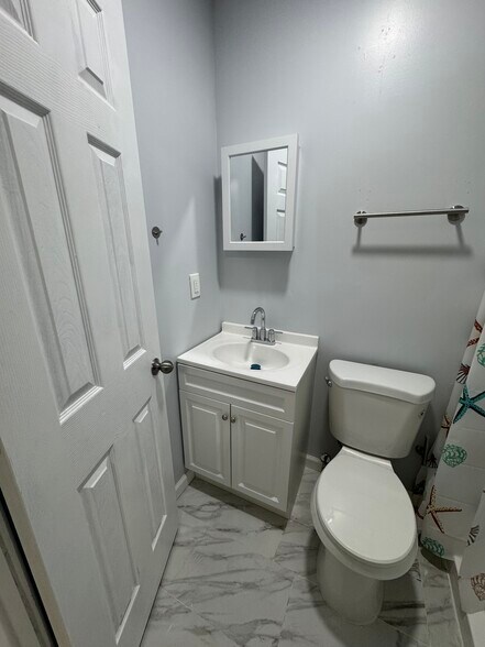 Building Photo - 124 Tuers Ave