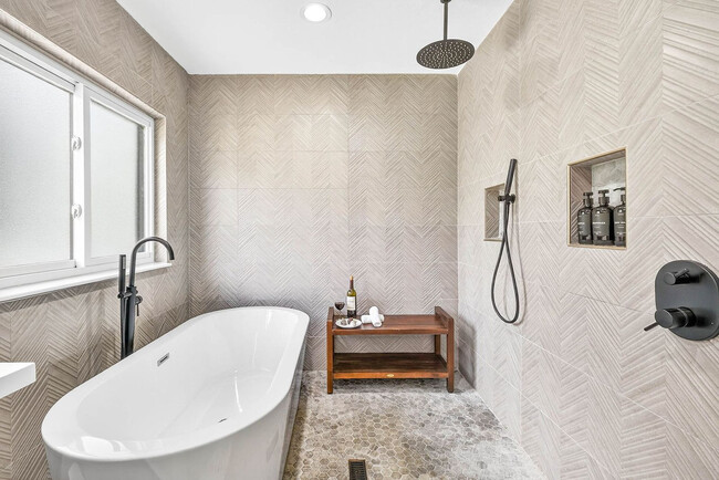 Building Photo - 318 S Burlingame Ave