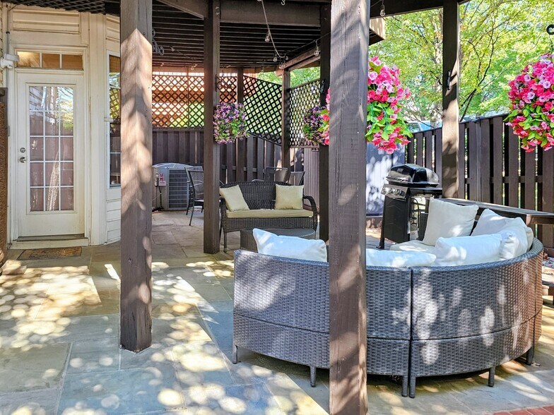 Building Photo - 20926 Cheyenne Terrace