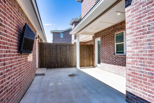 Building Photo - 11518 Savannah Ave