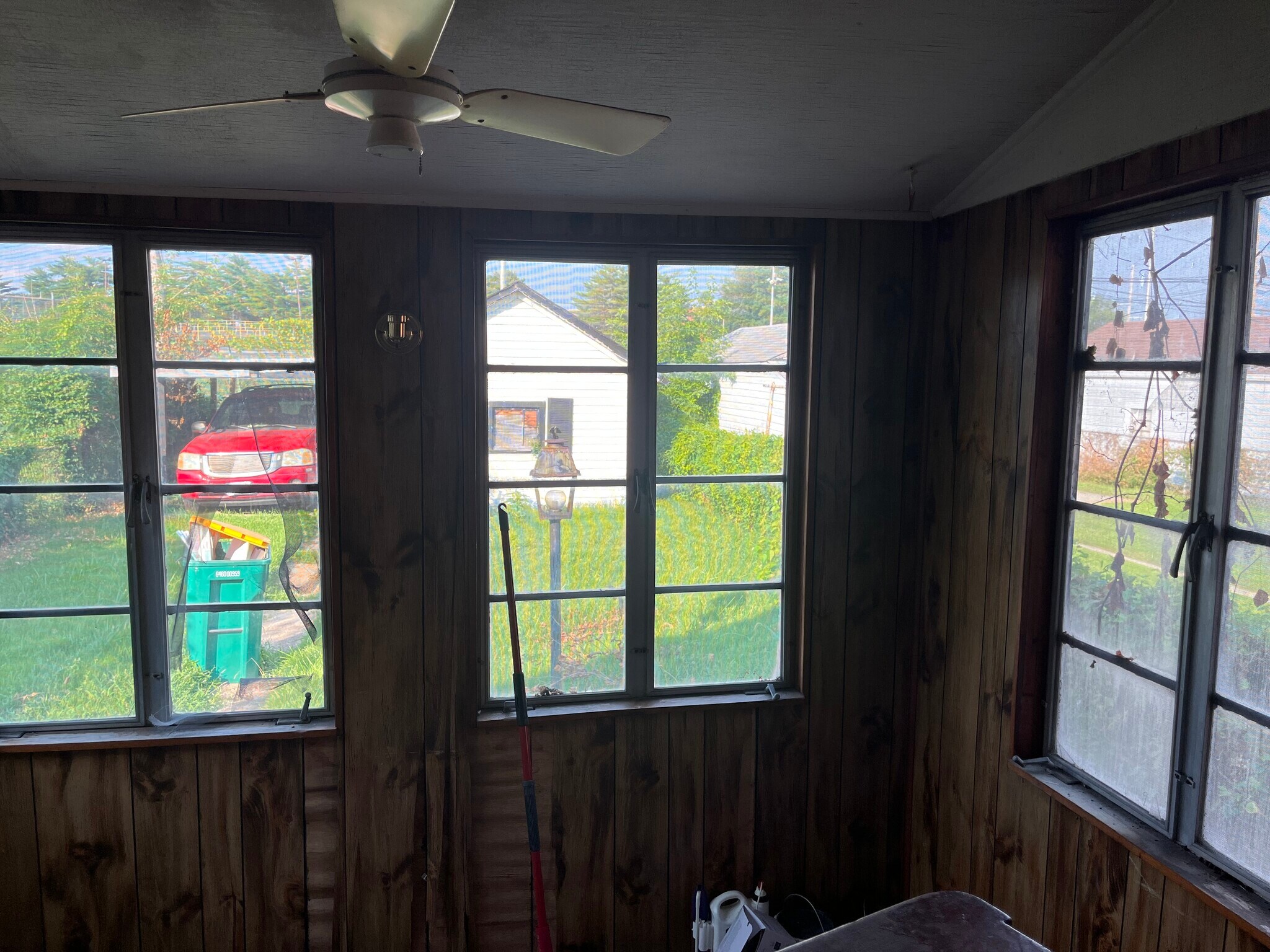 Sun porch - 5919 Dressell Ave