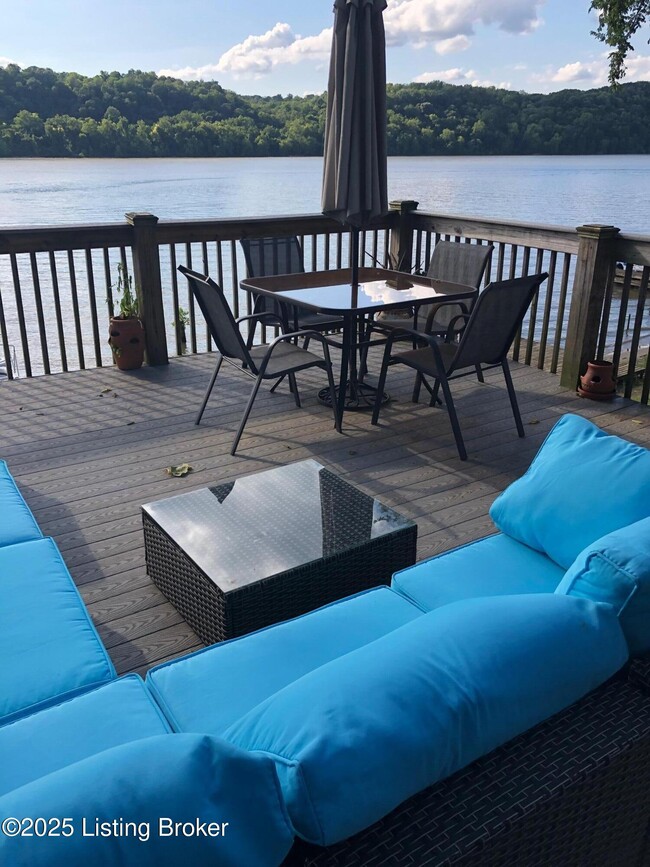 Building Photo - 1420 Riverside Dr