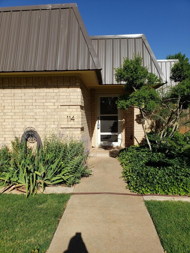 Building Photo - 114 Troy Ave