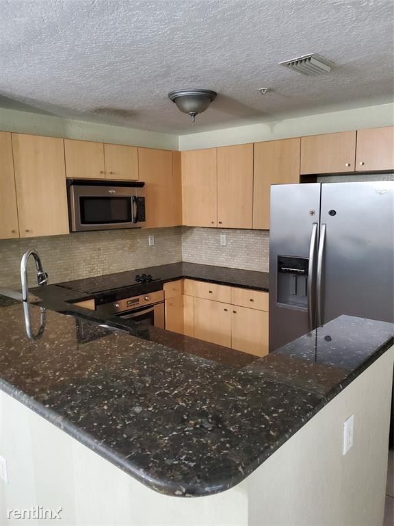 Building Photo - 3 br, 2 bath House - 2941 Riverside Dr Apt...