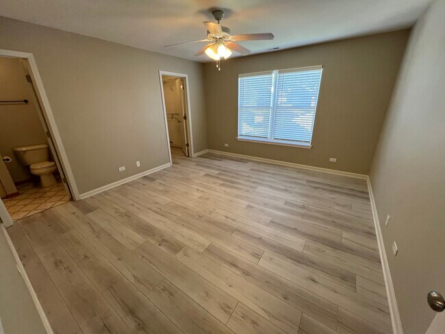 Building Photo - 2158 Middlebury Dr