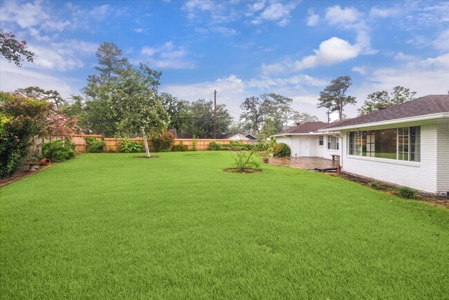 Building Photo - 10 Pom Ct