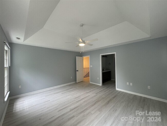 Building Photo - 129 Southhaven Dr