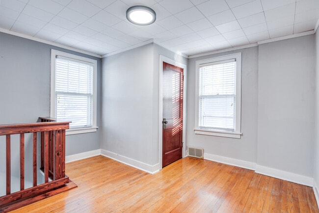 Building Photo - 826 N Center St