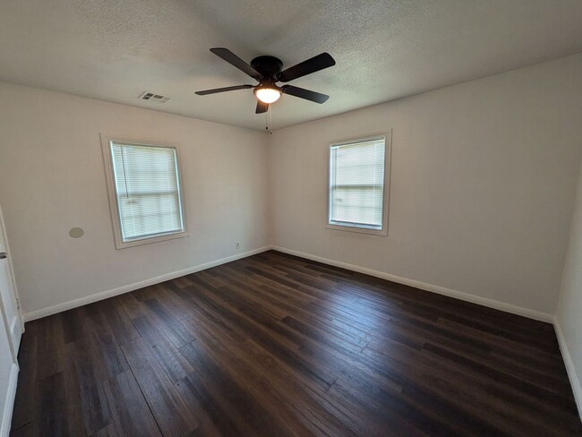 Building Photo - 4770 Galveston St